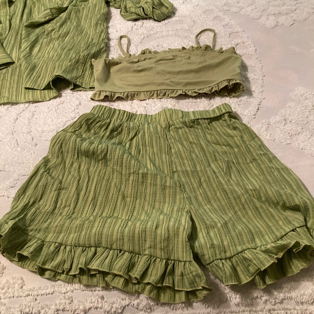 SHEIN Green 3-Piece Crop Top Shirt & Shorts Set - Picture 4 of 7